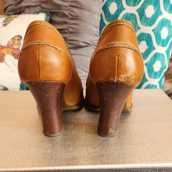 Sam Edelman Tan Loafer Heels. - Picture 5 of 5